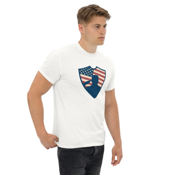 Saluting Soldier Flag T-Shirt - Image 4